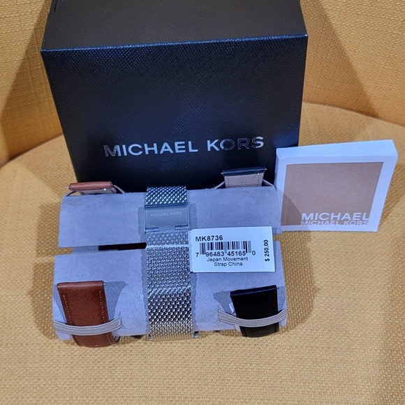 Michael Kors watch - Picture 2 of 2